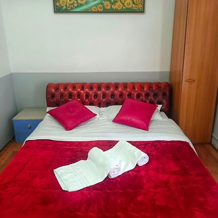 Host Roma Hostel Bagian luar foto