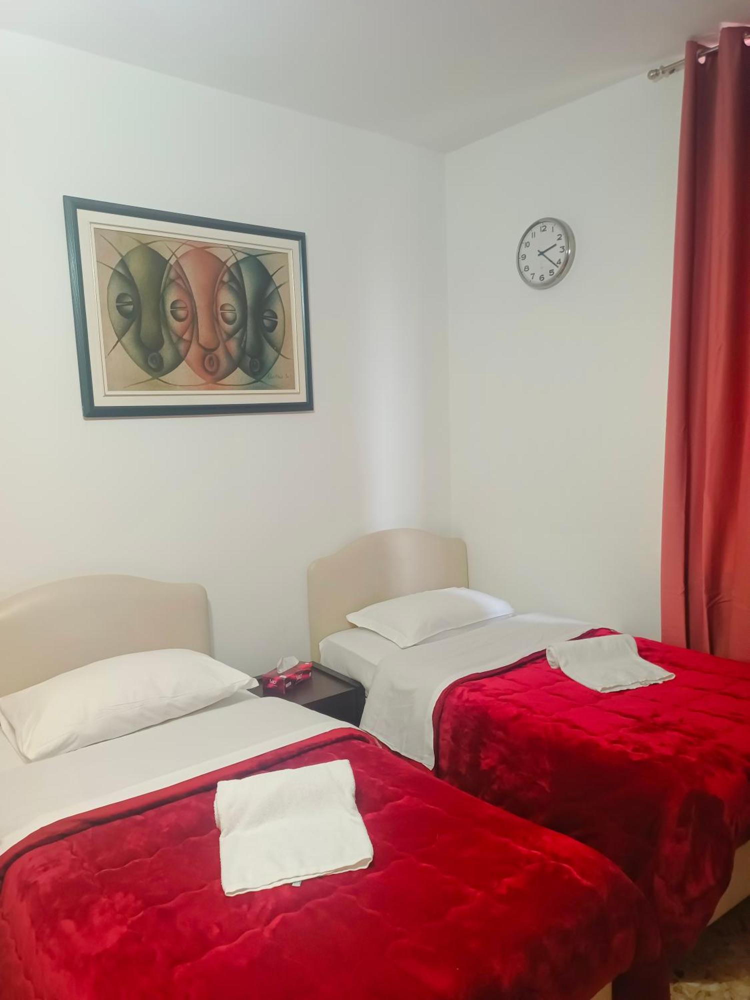 Host Roma Hostel Bagian luar foto