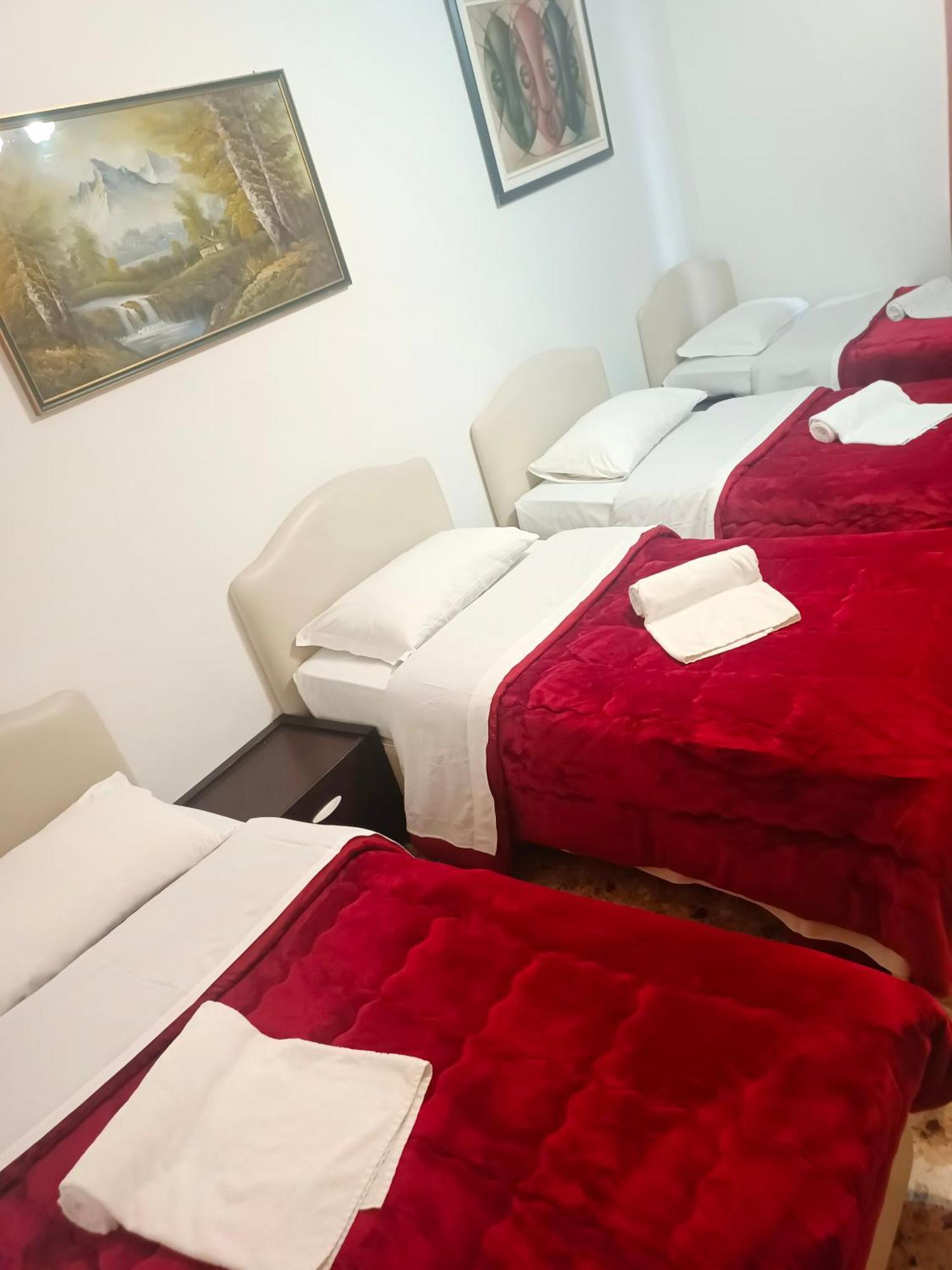 Host Roma Hostel Bagian luar foto
